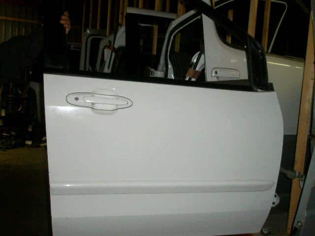Front Right Door Assembly MAZDA MPV 2000 GF-LW5W LC6258020H — photo 1