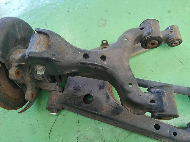 Rear Right Knuckle Hub Assembly MAZDA Roadstar 1989 E-NA6CE — photo 3
