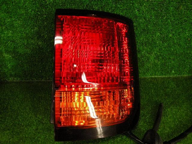 Right Tail Light NISSAN Elgrand 2000 GH-APWE50 — photo 1