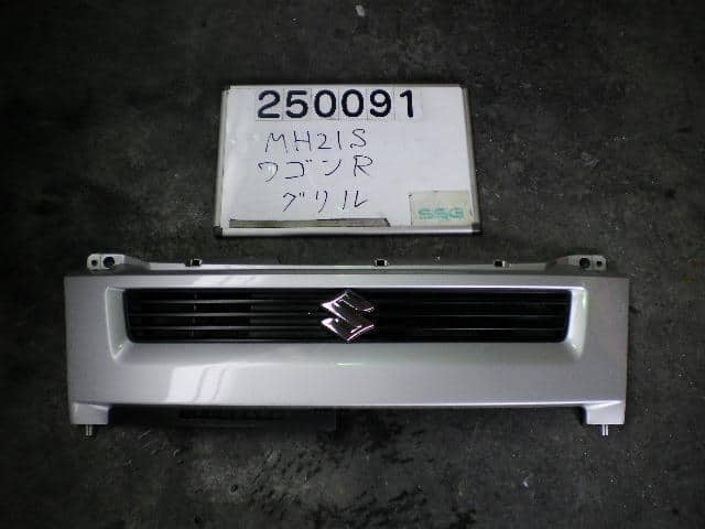 Radiator Grille SUZUKI Wagon R 2003 UA-MH21S 7211158J00 — photo 1