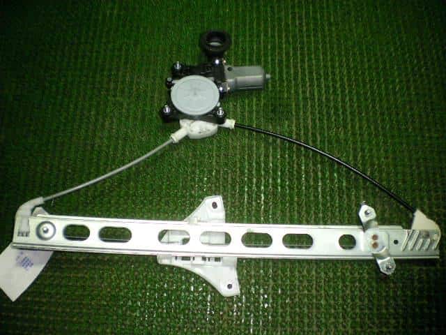 Front Right Door Regulator SUZUKI Swift 2012 DBA-ZC72S 8340171L12 — photo 1