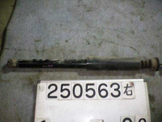 Rear Right Shock Absorber TOYOTA Vitz 2000 TA-NCP13 — photo 4