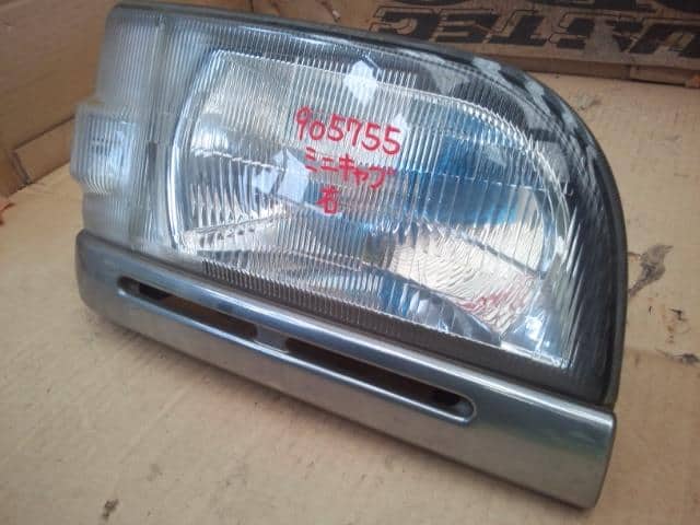 Right Headlight MITSUBISHI Minicab 1997 V-U43V — photo 3