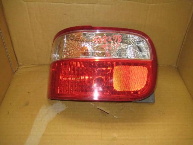 Left Tail Light HONDA Thats 2002 ABA-JD1 — photo 2