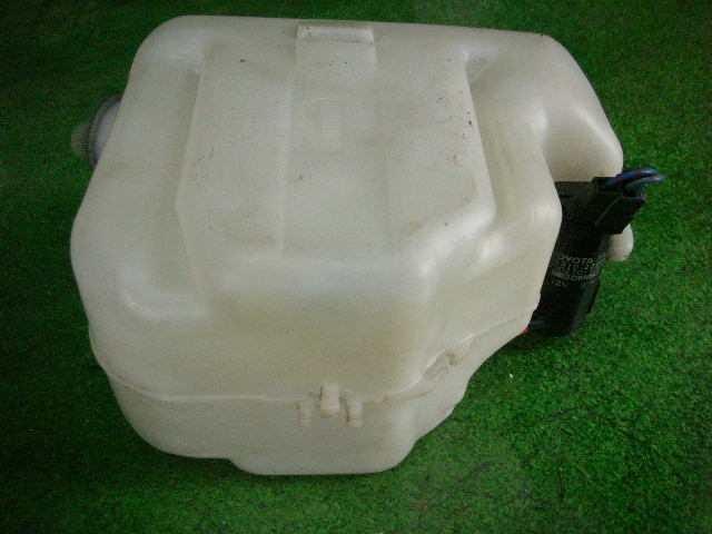Windshield Washer Tank TOYOTA Hiace 1990 U-LH85 — photo 3