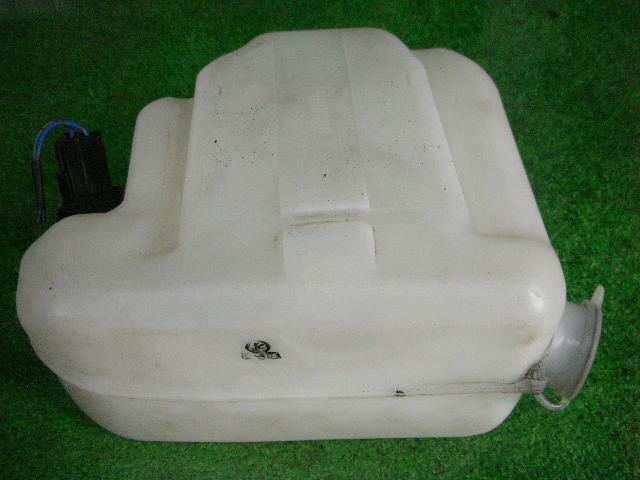 Windshield Washer Tank TOYOTA Hiace 1990 U-LH85 — photo 2