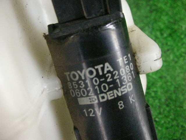Windshield Washer Tank TOYOTA Hiace 1990 U-LH85 — photo 4