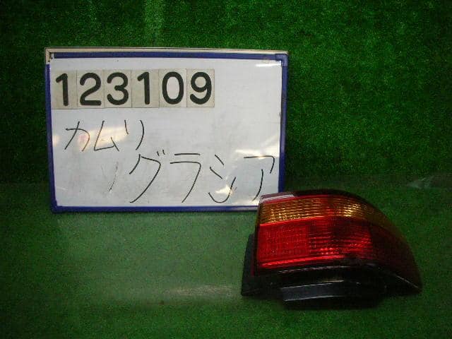 Right Tail Light TOYOTA Camry Gracia 1999 GF-SXV25 — photo 1