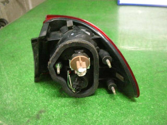 Left Tail Light TOYOTA Caldina 1997 E-ST215 — photo 2