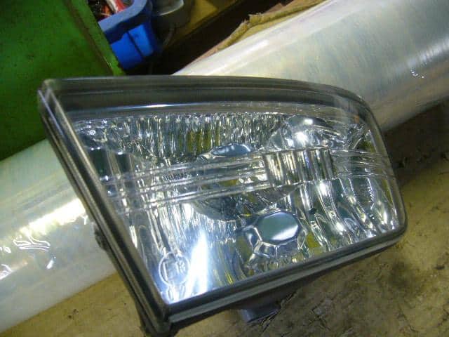 Left Fog Light TOYOTA Crown 2002 TA-JZS171 — photo 3