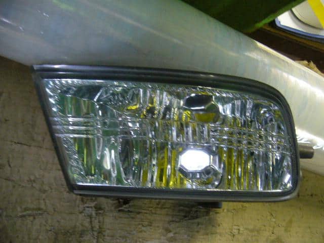 Left Fog Light TOYOTA Crown 2002 TA-JZS171 — photo 1
