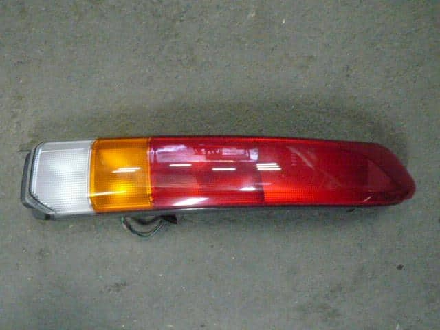 Left Tail Light HONDA Vamos 2001 GF-HM1 — photo 2