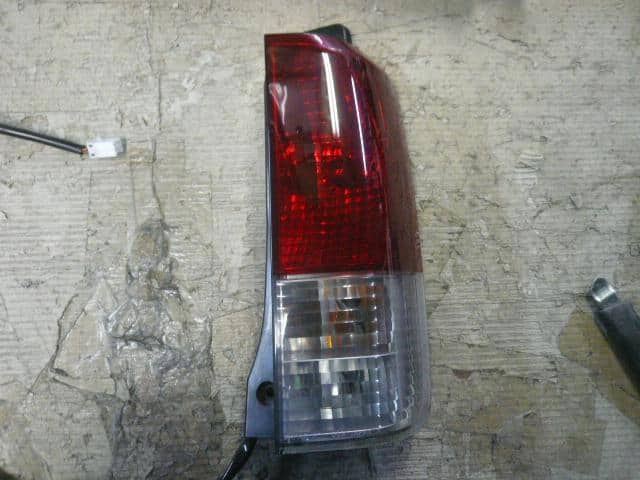 Right Tail Light MITSUBISHI eK Wagon 2002 LA-H81W — photo 1