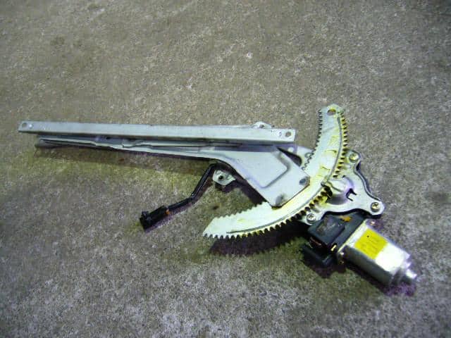 Rear Left Door Regulator NISSAN Cube 2000 TA-AZ10 — photo 1