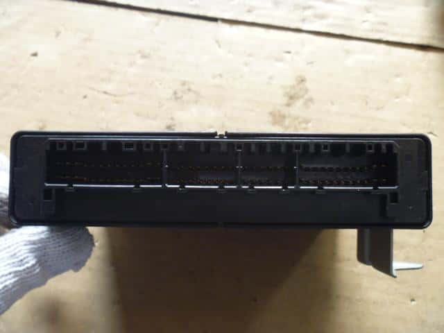 Engine Control Unit MITSUBISHI Toppo Bj 1999 GF-H42A — photo 3