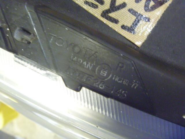 Right Headlight TOYOTA Estima 2001 ZA-AHR10 — photo 2