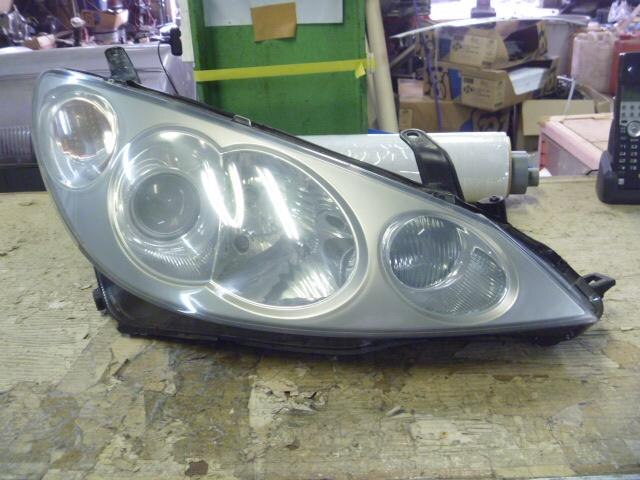 Right Headlight TOYOTA Estima 2001 ZA-AHR10 — photo 1
