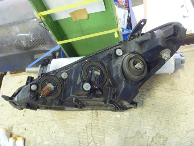 Right Headlight TOYOTA Estima 2001 ZA-AHR10 — photo 3