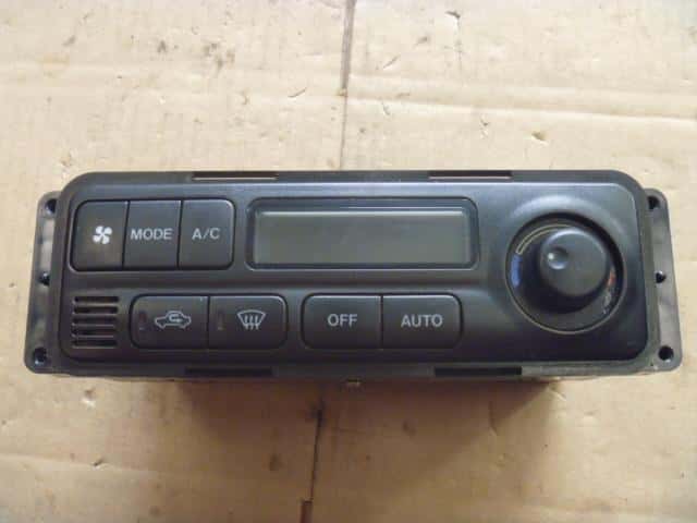 A/C Control Panel MAZDA Carol 1998 GF-HB22S C8AB20S — photo 1