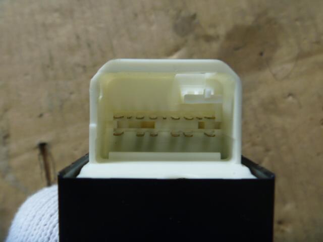 Power Window Switch TOYOTA Vitz 2005 DBA-NCP91 — photo 3