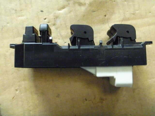 Power Window Switch TOYOTA Vitz 2005 DBA-NCP91 — photo 2