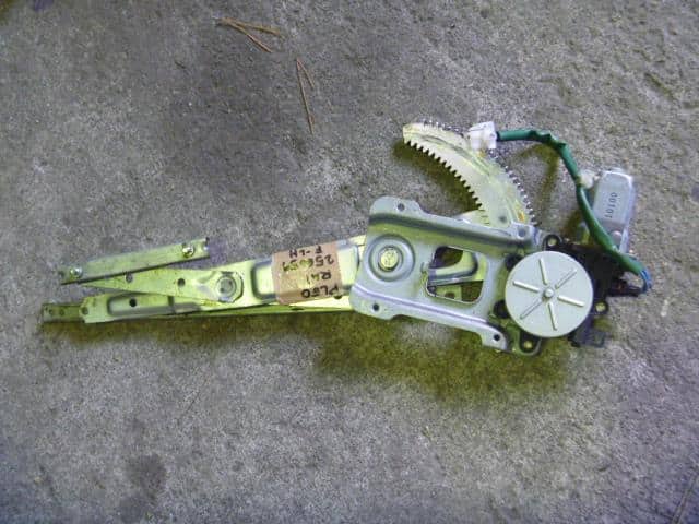 Front Left Door Regulator SUBARU Pleo 2001 TA-RA1 — photo 1