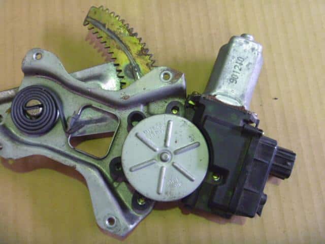 Front Left Door Regulator MITSUBISHI Minica 2001 GF-H42A — photo 2