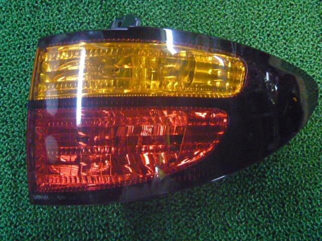 Right Tail Light TOYOTA Estima 2000 GH-ACR30 — photo 1