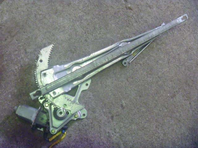 Front Left Door Regulator HONDA Step Wagon 2000 GF-RF1 — photo 4