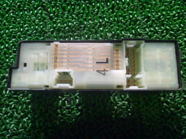 Power Window Switch NISSAN Wingroad 2000 GF-WHNY11 25401AU000 — photo 3