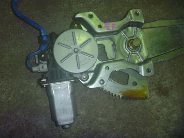 Front Left Door Regulator HONDA Life 2003 LA-JB1 — photo 2