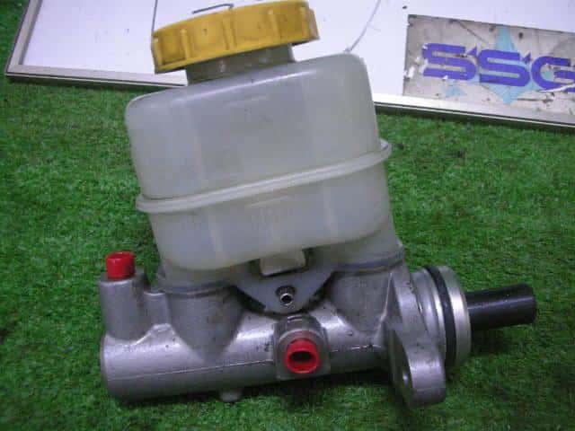 Brake Master Cylinder NISSAN Cube 2001 TA-ANZ10 — photo 2