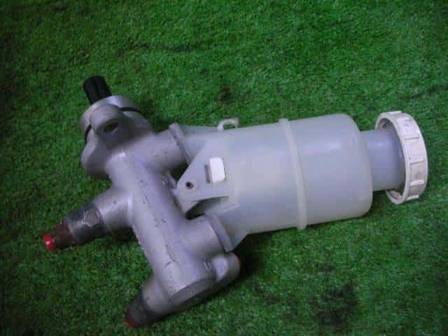 Brake Master Cylinder MITSUBISHI Pajero Mini 1999 GF-H58A — photo 1