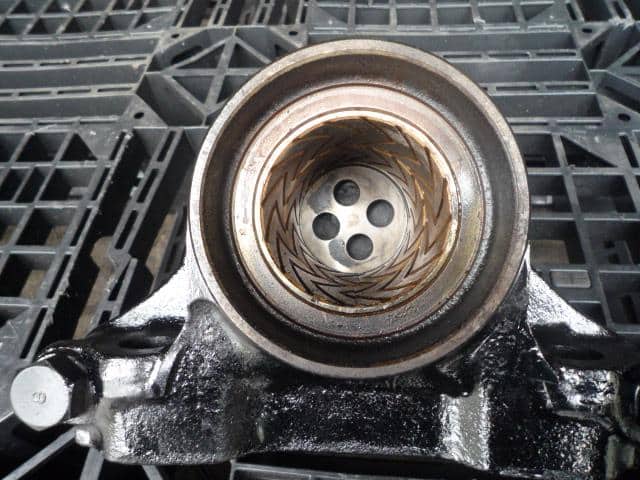 Left Spring Trunnion Saddle ISUZU Aska 1998 — photo 2