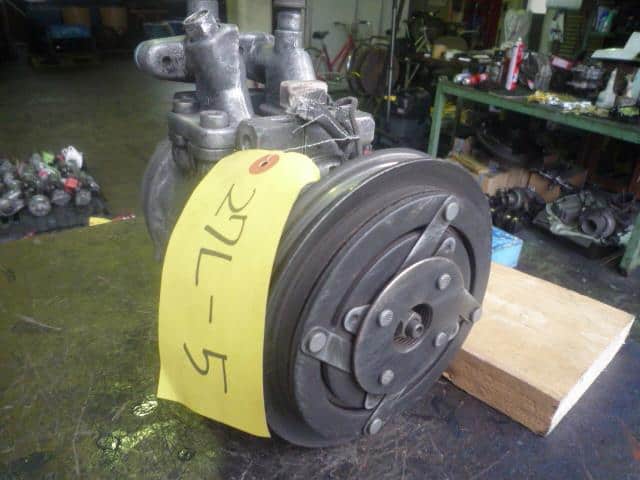 A/C Compressor Mitsubishi Fuso 2001 KK-FK61HK — photo 1