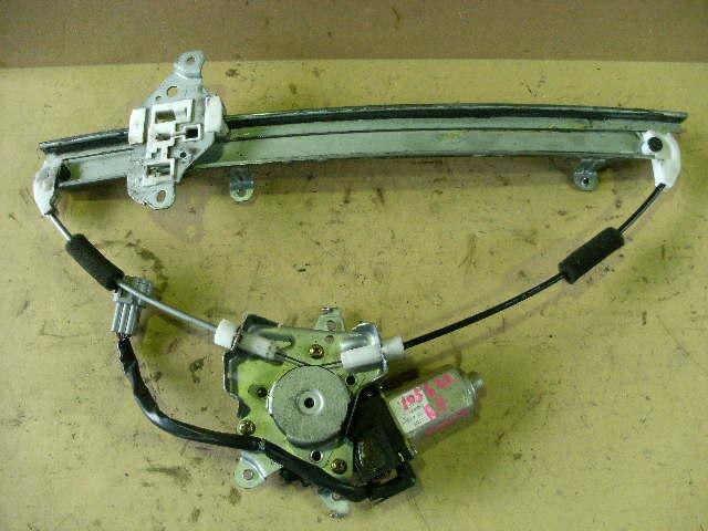 Front Right Door Regulator NISSAN Bluebird 2000 GF-QU14 — photo 2