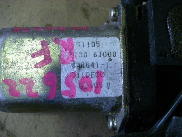 Front Right Door Regulator NISSAN Bluebird 2000 GF-QU14 — photo 3