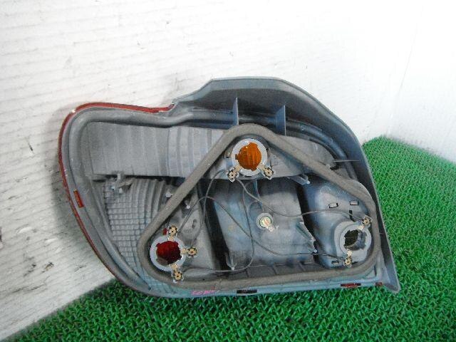 Right Tail Light TOYOTA Vitz 2001 TA-SCP10 — photo 3