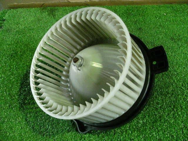 Blower Motor MAZDA Demio 2003 UA-DY3W — photo 2