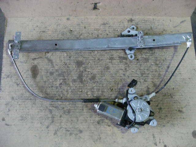 Front Left Door Regulator NISSAN Serena 1995 Q-KVC23 807313C000 — photo 1