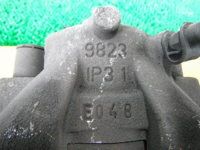 Front Left Caliper SUBARU Traviq 2004 TA-XM220 — photo 2
