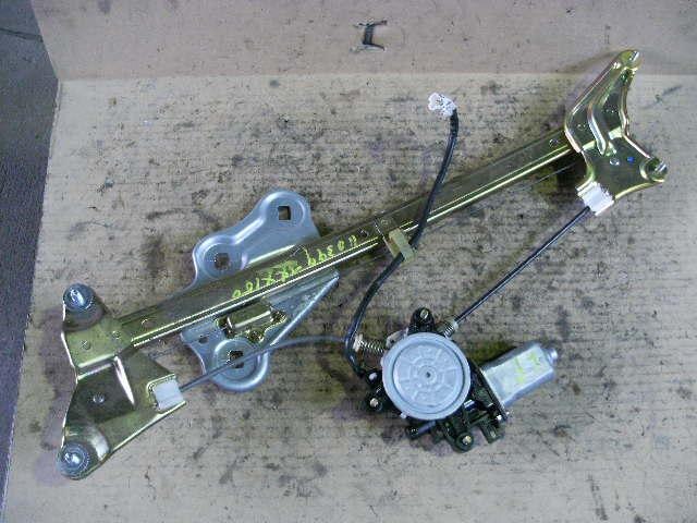Front Left Door Regulator TOYOTA Mark II 1999 GF-JZX100 — photo 1