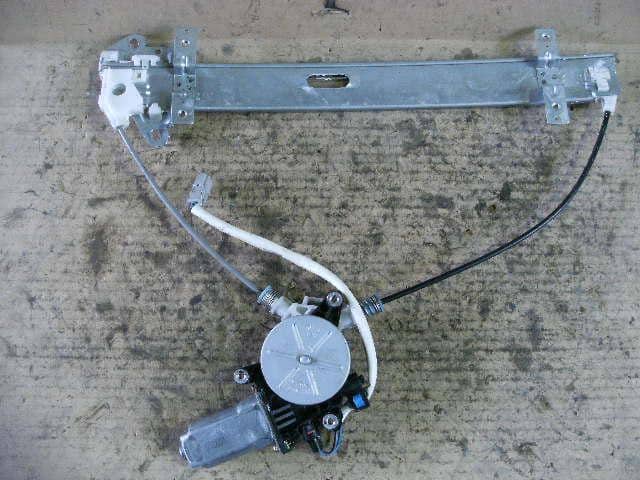Rear Right Door Regulator HONDA Stream 2000 LA-RN3 72710S7A003 — photo 2