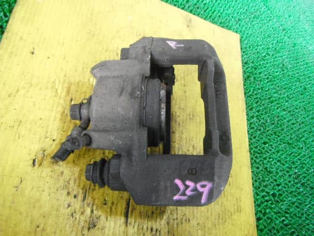 Front Right Caliper DAIHATSU Mira 2000 GF-L700S — photo 1