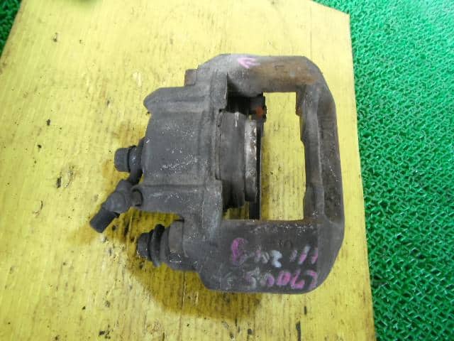 Front Right Caliper DAIHATSU Mira 1999 GF-L700S — photo 1