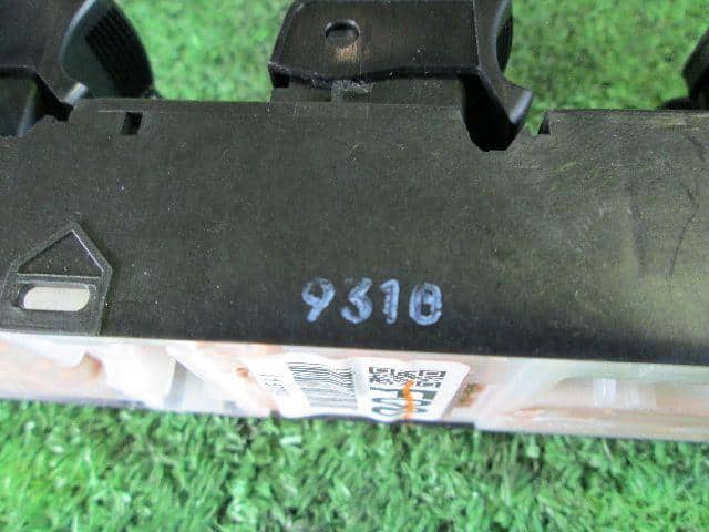 Power Window Switch SUBARU Impreza 2009 DBA-GH2 — photo 3