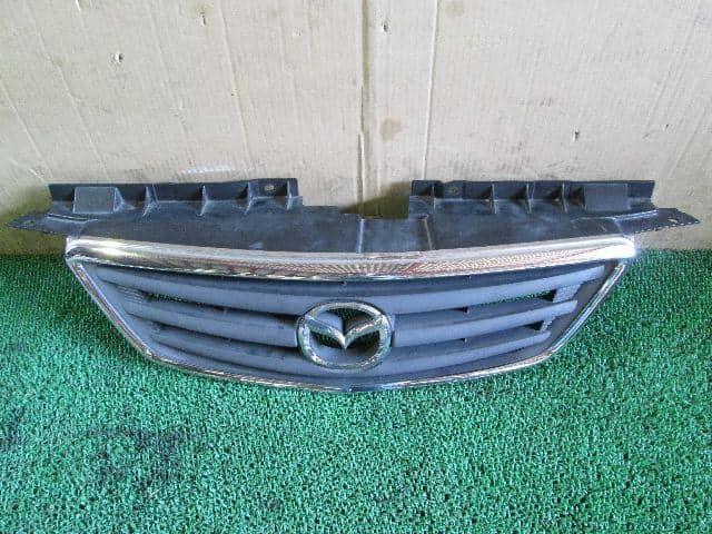 Radiator Grille MAZDA MPV 2001 GF-LWEW LC6250710A — photo 1