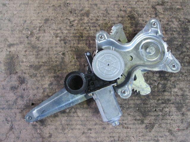 Rear Right Door Regulator TOYOTA Mark II 2000 TA-GX110 — photo 1