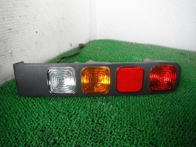 Right Tail Light NISSAN Cube 2003 UA-BZ11 — photo 1
