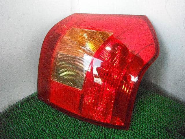 Right Tail Light TOYOTA Corolla Runx 2002 TA-NZE121 — photo 2
